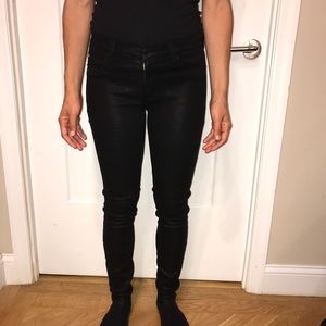 Hudson Coated Skinny Jean in Noir